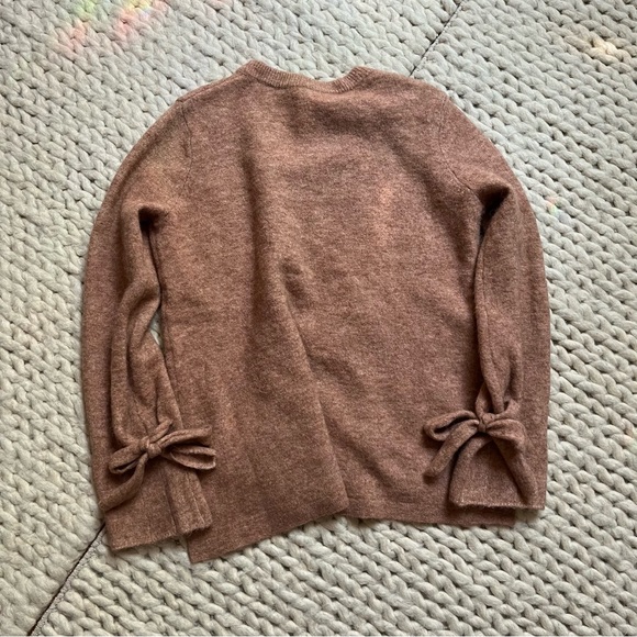 Babaton The Group Wool Sweater with Bow Sleeves | xxs - Picture 14 of 14